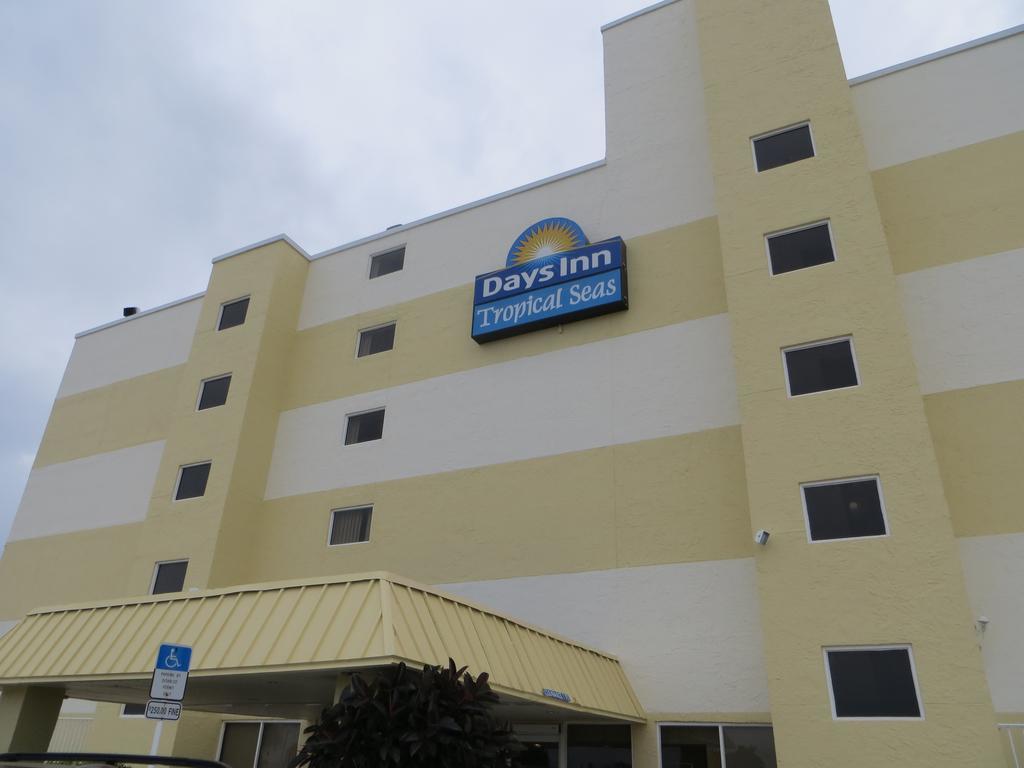 Days Inn By Wyndham Daytona Oceanfront Daytona Beach Exterior foto